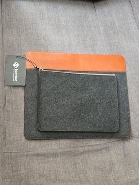 Tomtoc Men's Gray Felt Laptop Sleeve with Tan Leather Trim
